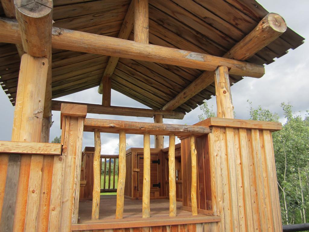 Ldr Lodge - Last Dollar Ranch Смитерс Экстерьер фото