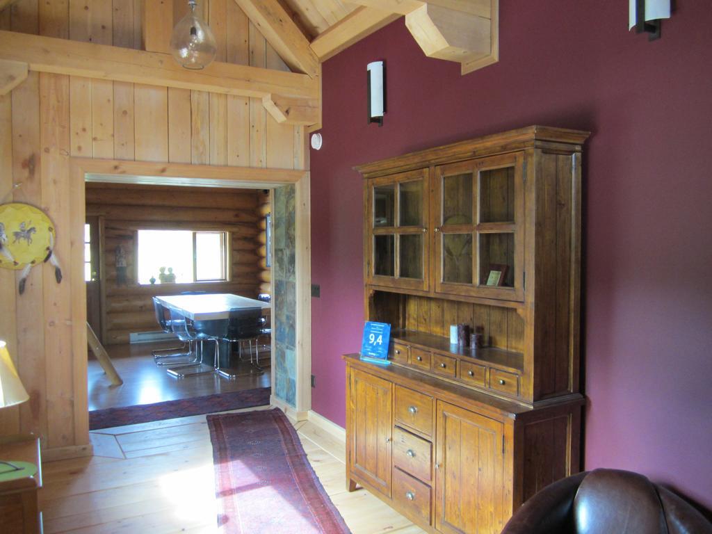 Ldr Lodge - Last Dollar Ranch Смитерс Номер фото