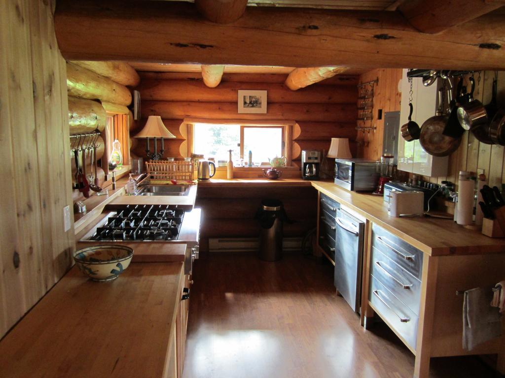 Ldr Lodge - Last Dollar Ranch Смитерс Номер фото